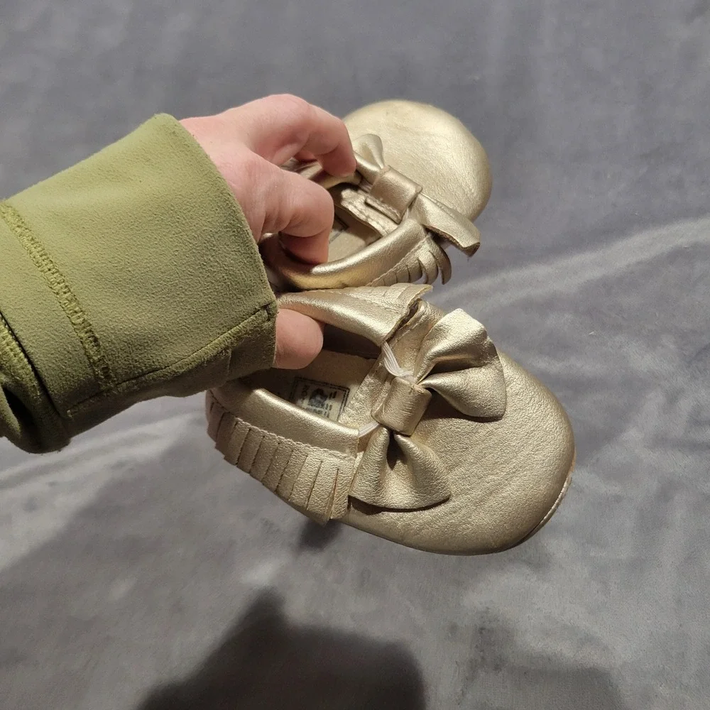Romirus Baby Girl Gold Metallic Bow Fringe‎ Soft Sole Moccasins Size 3 Infant
